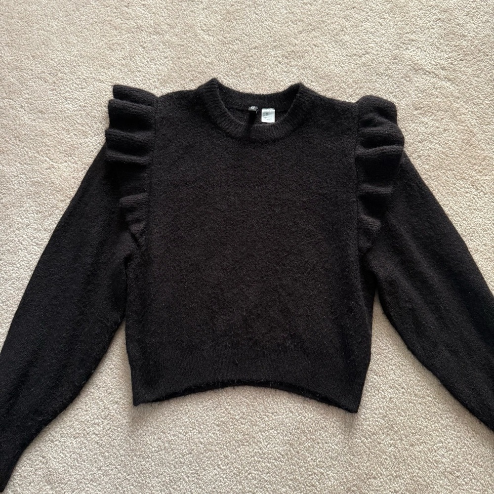 H&M Black Sweater with Ruffled Shoulders XS